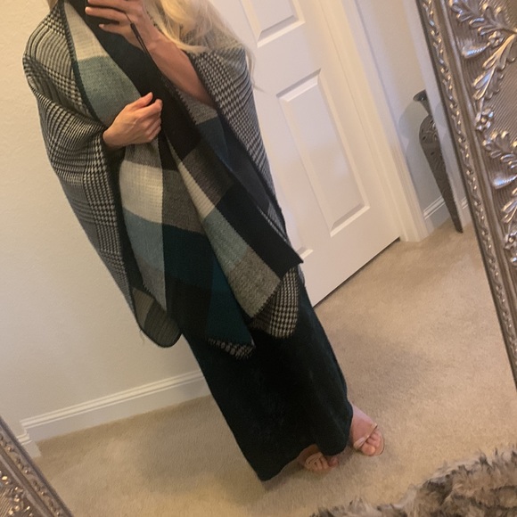 WOOLRICH Reversible blanket wrap - Picture 12 of 12